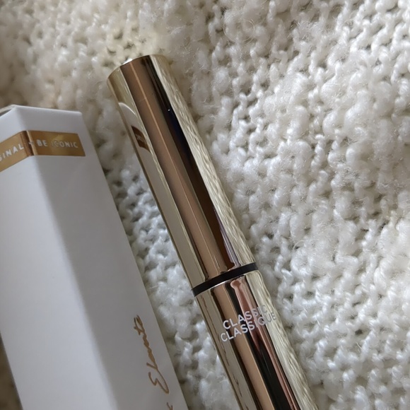 ICONIC London Enrich & Elevate Eyeliner in Black, 0.8ml/0.026fl oz - Picture 6 of 10